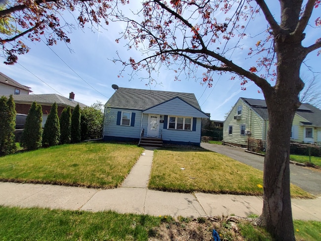 119 Lindegar St in Linden, NJ - Building Photo - Building Photo