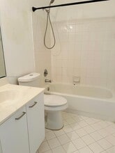 335 NW 152nd Ln in Pembroke Pines, FL - Foto de edificio - Building Photo