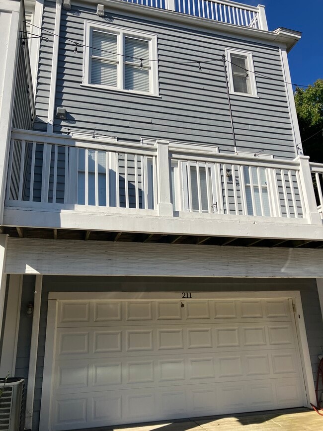 211 E Park Ave, Unit Mike in Charlotte, NC - Building Photo - Building Photo