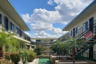 Casa Grande in Hawthorne, CA - Foto de edificio - Building Photo