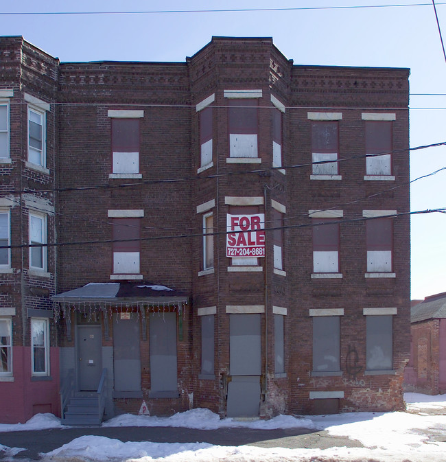 84 Newton St in Holyoke, MA - Foto de edificio - Building Photo