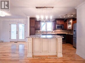 5 Ilona Ct in Brantford, ON - Building Photo - Building Photo