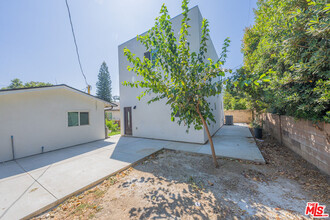 10605 Owensmouth Ave in Los Angeles, CA - Building Photo - Building Photo