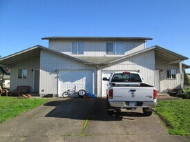 89-91 U St in Springfield, OR - Building Photo