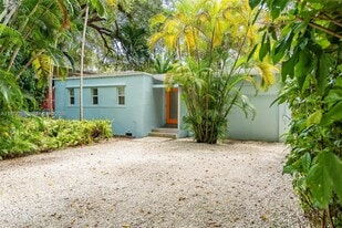 330 NE 86th St in El Portal, FL - Building Photo