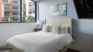 3830 NW 11th St, Unit 1-201 in Miami, FL - Building Photo - Building Photo
