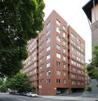 Hamilton West Apartments in Portland, OR - Foto de edificio - Building Photo