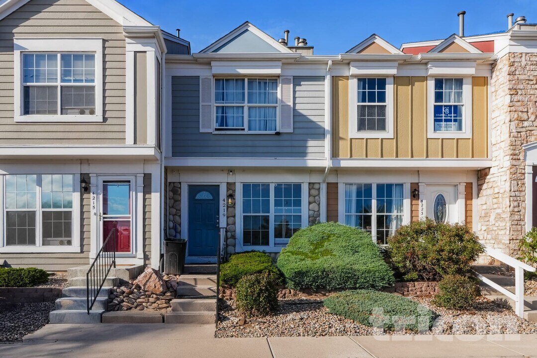 4219 Charleston Dr in Colorado Springs, CO - Foto de edificio