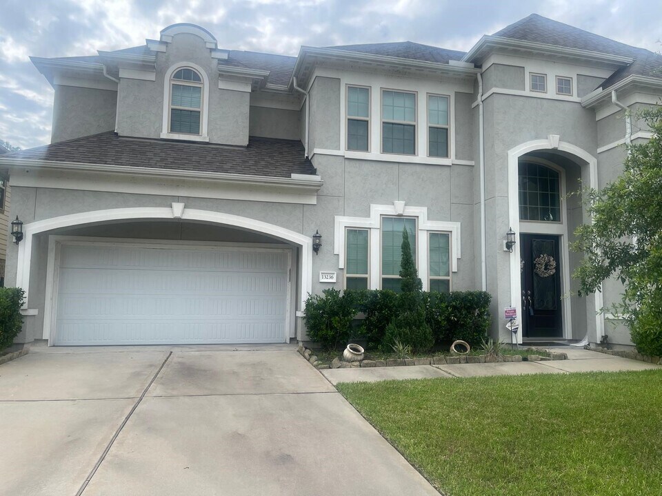 13236 Tracewood Hills Ln in Houston, TX - Building Photo