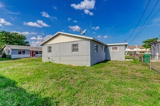451 Silver Beach Rd in Riviera Beach, FL - Building Photo - Building Photo