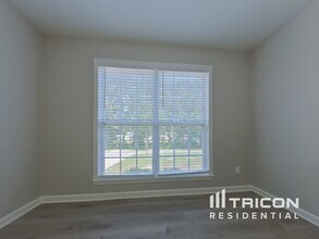 33 Elmwood Blvd in Elgin, SC - Building Photo - Building Photo