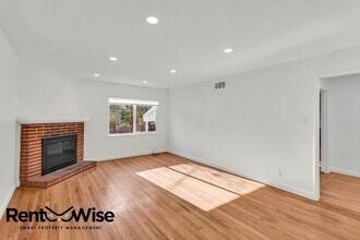 838 Crompton Rd in Redwood City, CA - Building Photo - Building Photo