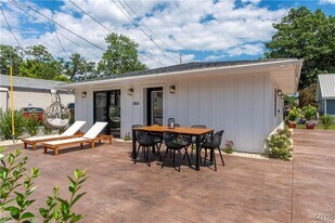 1014 Main St in Vienna, NY - Building Photo