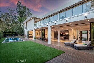 19333 Rosita St in Los Angeles, CA - Building Photo - Building Photo