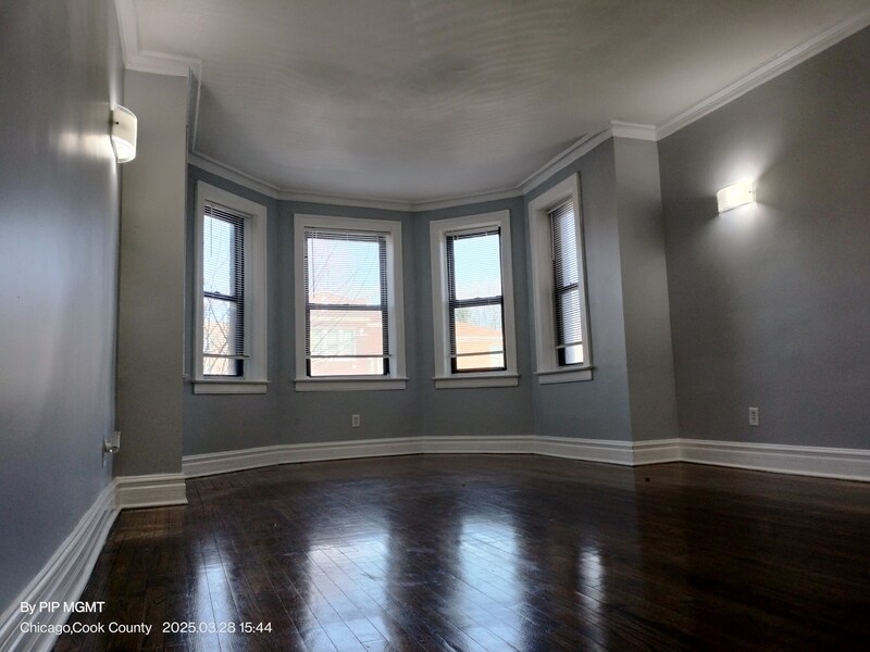 8002 S Hermitage Ave in Chicago, IL - Building Photo