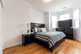 128 Ogden Ave. in Jersey City, NJ - Foto de edificio - Building Photo