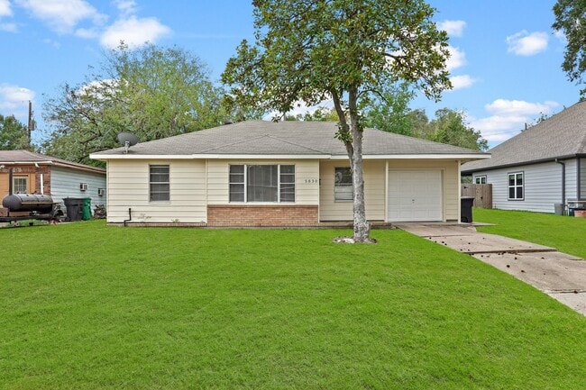 property at 5830 Glenhurst Dr