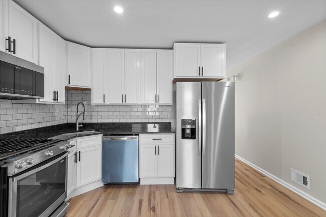 2532 E Fayette St in Baltimore, MD - Building Photo - Building Photo