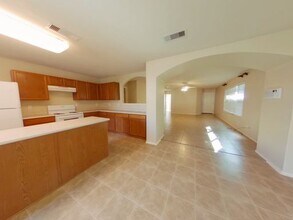 9027 Laguna Rio in San Antonio, TX - Building Photo - Building Photo