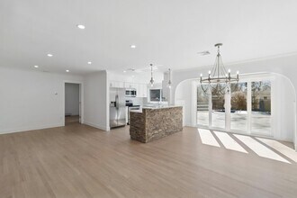 7 Homewood Dr in Hampton Bays, NY - Building Photo - Building Photo