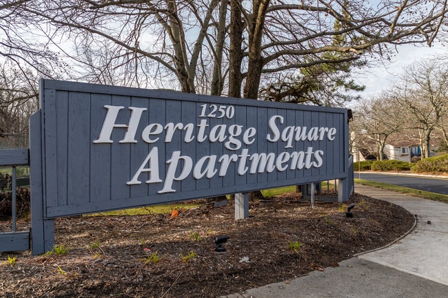 Heritage Square at Aberdeen in Matawan, NJ - Foto de edificio - Building Photo
