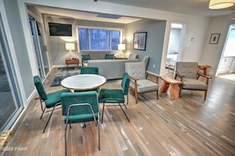 413 Sunset Forest Dr in Hawley, PA - Building Photo - Building Photo