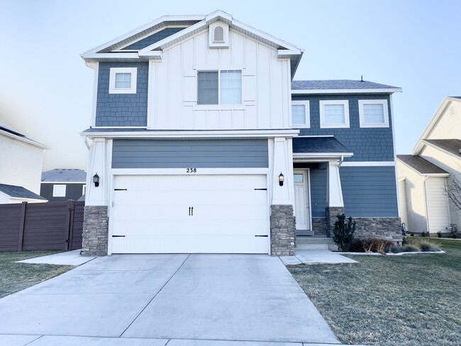 property at 238 E 370 N