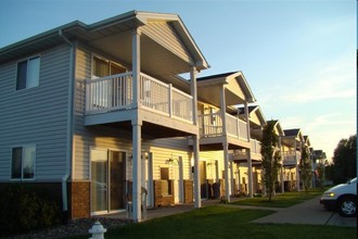 Cobblestone Apartments in Muscatine, IA - Building Photo - Building Photo