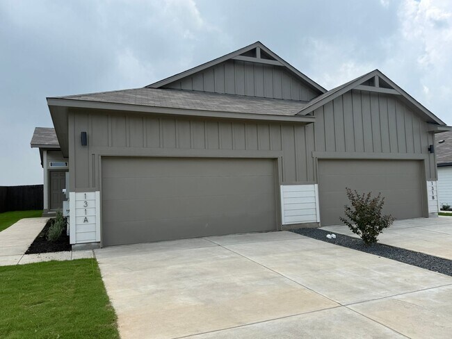 131 Schrader Dr in Buda, TX - Building Photo - Building Photo