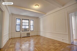 315 W 102nd St in New York, NY - Building Photo