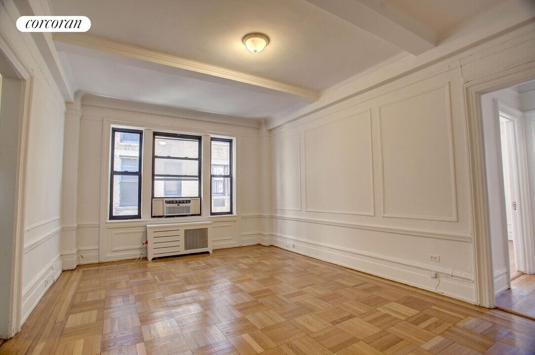 315 W 102nd St in New York, NY - Building Photo