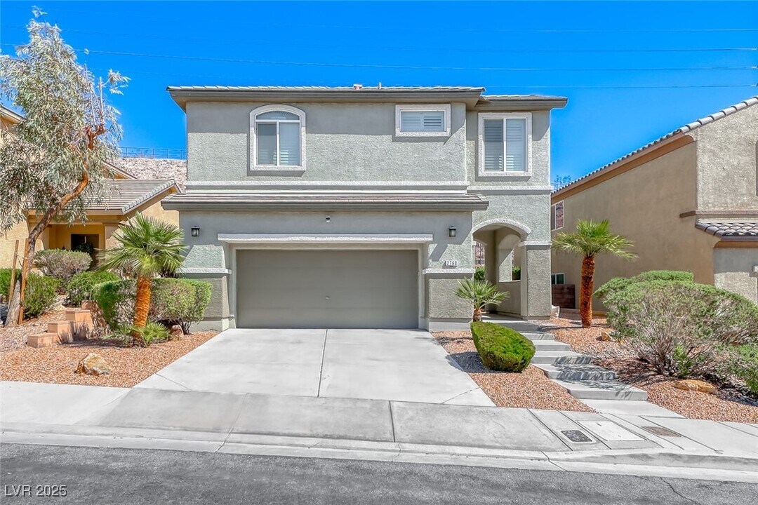 2760 Drummossie Dr in Henderson, NV - Building Photo