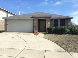 16136 Shawnee Trl in Justin, TX - Building Photo