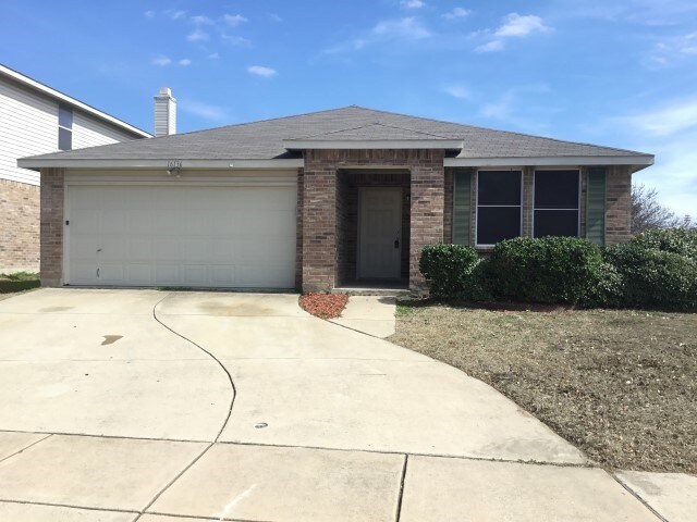 16136 Shawnee Trl in Justin, TX - Building Photo