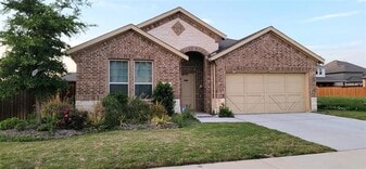 6421 Farndon Dr in Aubrey, TX - Building Photo