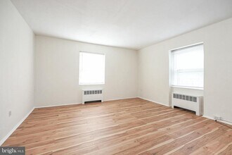 671 Franklin Pl in Philadelphia, PA - Building Photo - Building Photo