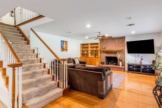 10903 Chateau Hill in Austin, TX - Building Photo - Building Photo
