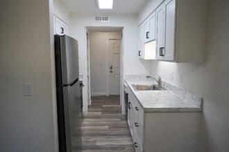 1234 NE 27th St in McMinnville, OR - Building Photo - Building Photo