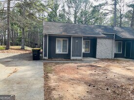 142 Summerwood Dr in Fairburn, GA - Building Photo