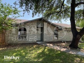 2026 Greenview Dr in Carrollton, TX - Building Photo