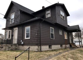 911 Camden Ave SW, Unit 3 in Canton, OH - Building Photo