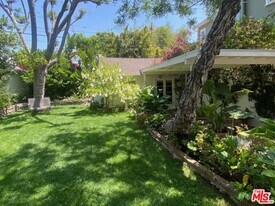 1602 Courtney Ave in Los Angeles, CA - Building Photo
