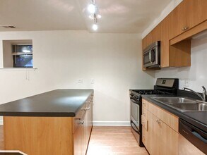 2134 W Concord Pl in Chicago, IL - Building Photo - Building Photo