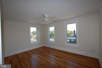 35 East Ave, Unit APT 2 in Woodstown, NJ - Foto de edificio - Building Photo