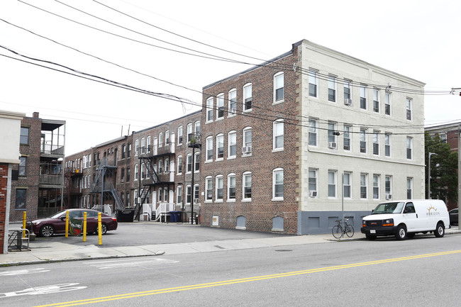 77-81 Empire St in Allston, MA - Building Photo - Building Photo