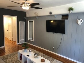 12427 Chandler Blvd in Los Angeles, CA - Building Photo - Building Photo