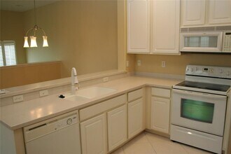4125 Via Piedra Cir in Sarasota, FL - Building Photo - Building Photo