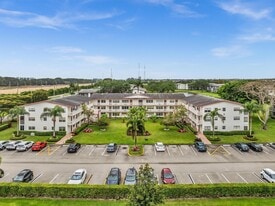 576 Fanshaw N in Boca Raton, FL - Building Photo