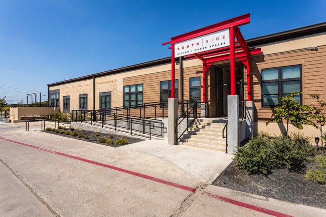 SOUTH SIDE Living + Maker Spaces in San Antonio, TX - Foto de edificio - Building Photo