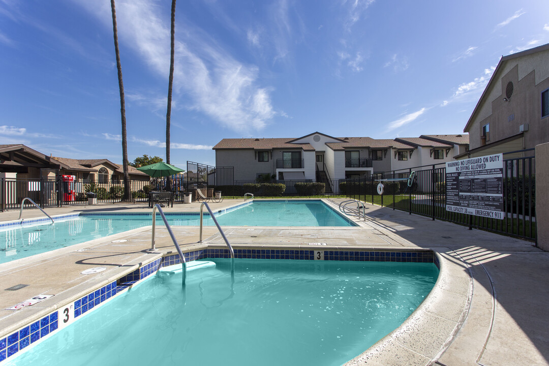 Oro Vista Apartments in San Diego, CA - Foto de edificio